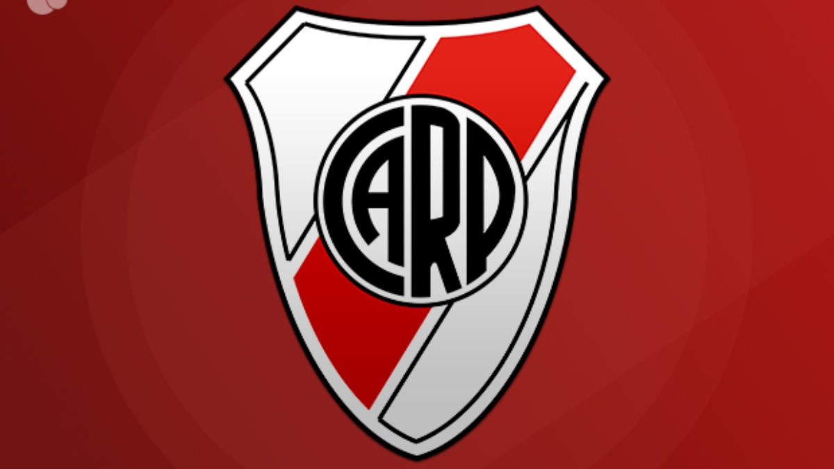 Escudo oficial do Club Atlético River Plate, com formato de brasão branco, uma faixa diagonal vermelha e as iniciais CARP no centro.