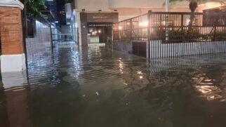 Ruas de Santos alagadas após fortes pancadas de chuva nos últimos dias