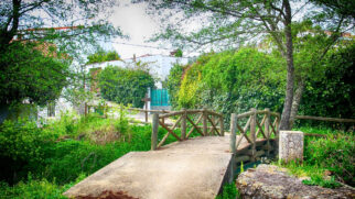 Pequena ponte na fronteira europeia chama atenção por conectar dois países e dois fusos horários em apenas alguns passos (Foto: Câmara Municipal de Arronches)
