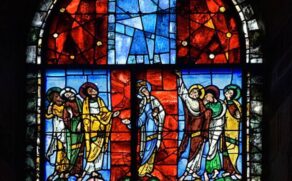 Catedral na frança com imagem de cristo