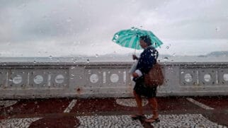 Frente fria deve intensificar chuvas no final de semana em todo o litoral de SP