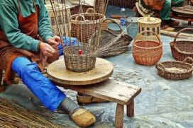 Artesãos trabalhando