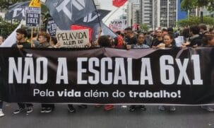 Trabalhadores se manifestando pelo fim da escala 6x1