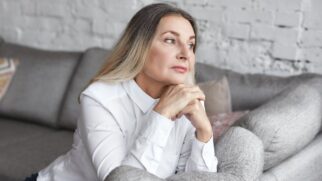 Especialistas identificaram fatores que aumentam as chances de solteirice involuntária, mesmo entre pessoas que desejam um relacionamento (Foto: Freepik)