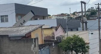 Em fevereiro de 2023, um avião monomotor caiu na Rua Morro das Graças, no bairro Jardim Montanhês, em Belo Horizonte