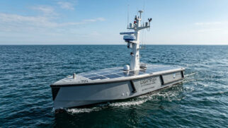 Barco solar autônomo Lightfish cruza o Atlântico sem tripulação em 60 dias