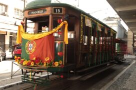 O evento reune música, dança, gastronomia típica, artesanato e manifestações culturais que ajudam a preservar as tradições portuguesas na região