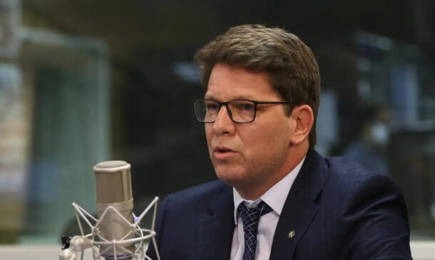 , Flávio Dino, determinou a abertura de uma investigação sigilosa para apurar suspeitas de direcionamento de emendas parlamentares a projetos culturais ligados ao filme Dark Horse