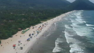Um dos cenários mais impressionantes da Costa Norte de São Paulo enfrenta um alerta ambiental que acende o sinal vermelho para moradores e turistas
