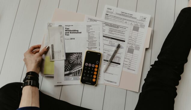 Multa por atraso: quem perder o prazo final de entrega fica sujeito a uma multa mínima de R$ 165,74, valor que pode chegar a até 20% do imposto total devido à Receita. /Pexels