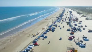A imagem mostra uma vista aerea da Praia do Cassino