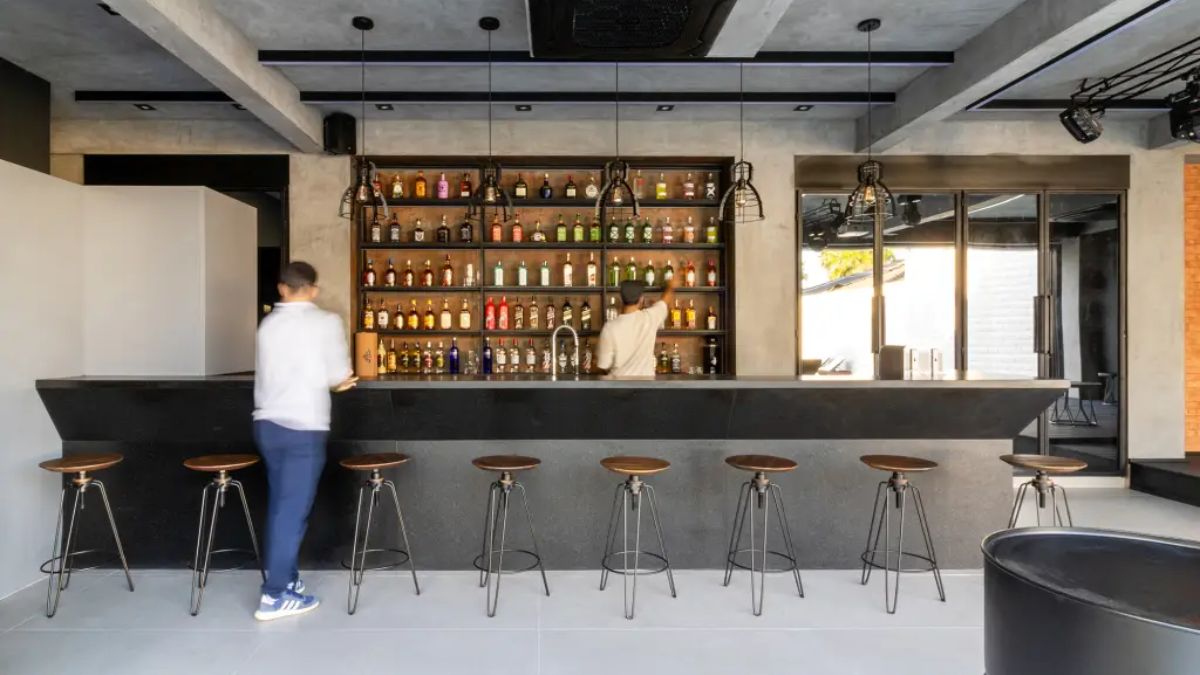 Imagem do bar da mansão de Gabigol