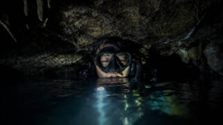 Wang sobreviveu 120 horas em um bolsão de ar numa caverna submersa, comendo peixes crus para viver