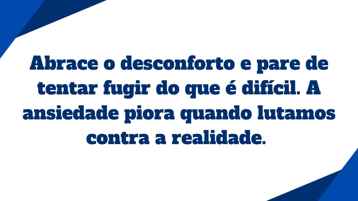 Card com fundo cinza escuro escrito "A motivação faz você começar, mas a consistência faz você continuar."