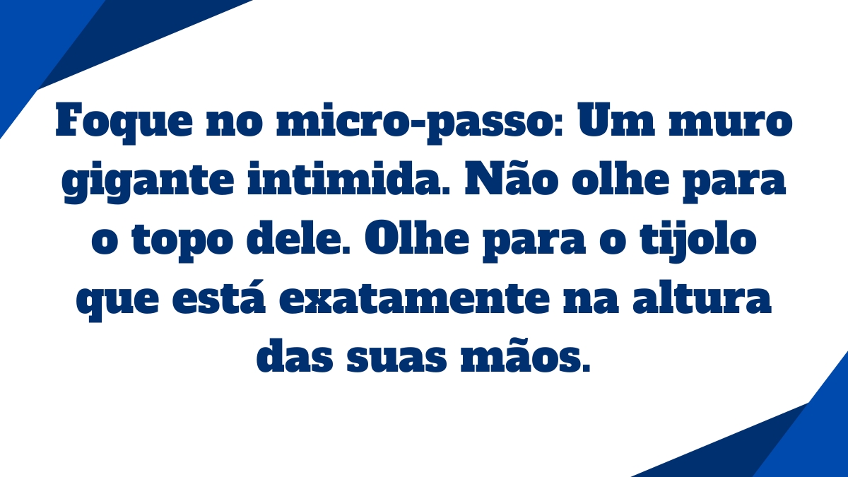 Card cinza escuro com a frase sobre progredir 1% todos os dias em vez de tentar mudar tudo de uma vez e acabar desistindo.