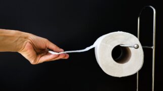 Gastroenterologistas explicam se há um horário ideal para evacuar e por que o corpo pode seguir um relógio próprio (Foto: Freepik)