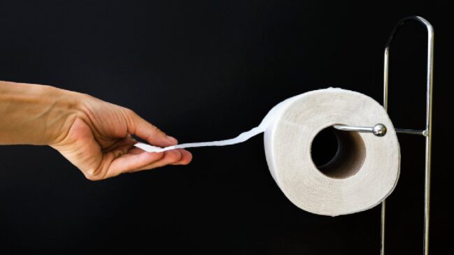Gastroenterologistas explicam se há um horário ideal para evacuar e por que o corpo pode seguir um relógio próprio (Foto: Freepik)