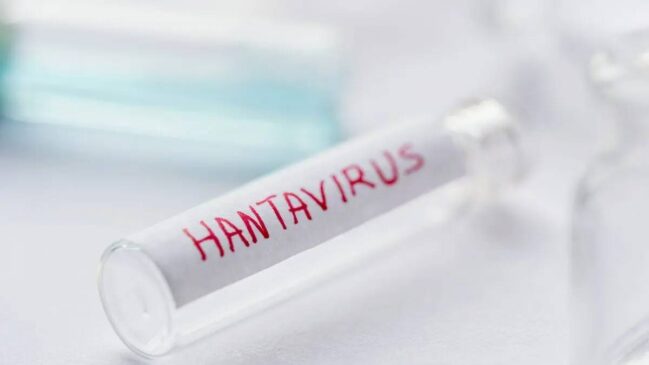 A imagem mostra um frasco que contém amostras do Hantavirus