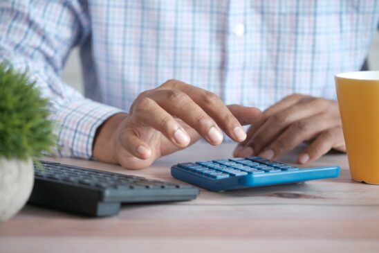 Pix e restituição: opte por receber a restituição via Pix (desde que a chave seja o CPF) ou utilizar a declaração pré-preenchida coloca o contribuinte nos lotes prioritários de pagamento. /Pexels