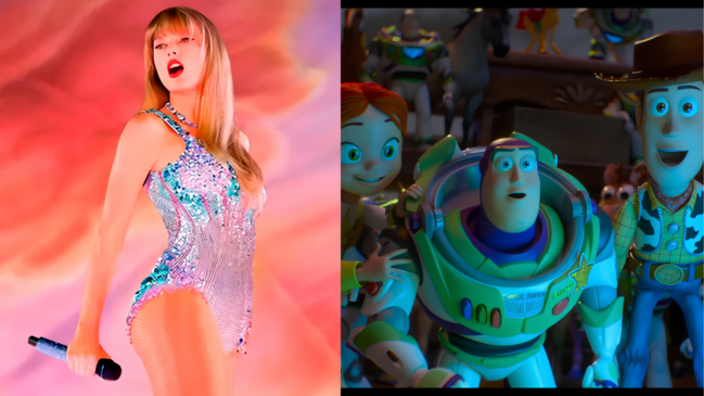 A imagem é uma montagem dividida verticalmente em duas partes iguais. O lado esquerdo mostra uma fotografia real da cantora pop Taylor Swift em uma apresentação musical, enquanto o lado direito exibe uma cena digital em animação 3D com os personagens principais da franquia Toy Story, da Pixar. Lado Esquerdo — Taylor Swift (Primeiro Plano) A Cantora: Taylor Swift aparece de perfil esquerdo, com o corpo ligeiramente voltado para a frente em uma pose de performance. Ela tem a pele clara, cabelos longos e loiros com franja reta, e usa batom vermelho marcante nos lábios entreabertos, simulando o canto. O Figurino: Veste um maiô de palco cavado e brilhante, inteiramente coberto por lantejoulas e cristais reflexivos nas cores prata, rosa e azul-claro, complementado por meia-calça arrastão cor da pele. Sua mão direita, posicionada na parte inferior esquerda, segura um microfone preto horizontalmente. O Fundo: O plano de fundo é abstrato e exibe uma névoa densa com iluminação artística em degradê nas cores rosa, laranja e vermelho, remetendo à identidade visual de um show em grande escala. Lado Direito — Personagens de Toy Story (Plano de Fundo e Detalhes) Os Brinquedos Principais: A cena em animação mostra três personagens em primeiro plano olhando para a frente com expressões de surpresa e espanto. No centro, o patrulheiro espacial Buzz Lightyear veste seu traje espacial branco, verde e roxo, com os olhos bem abertos e a boca ligeiramente aberta. À direita, o caubói Woody sorri com entusiasmo, exibindo seu chapéu marrom, camisa xadrez amarela e o colete com estampa de malha de vaca. À esquerda, a vaqueira Jessie observa a cena lateralmente com seus grandes olhos verdes e cabelos ruivos presos. O Cenário de Fundo: Atrás do trio principal, o fundo revela um ambiente doméstico sutilmente obscurecido, onde é possível notar outros brinquedos da franquia dispostos sobre um móvel de madeira escura, mantendo a atmosfera lúdica dos filmes.