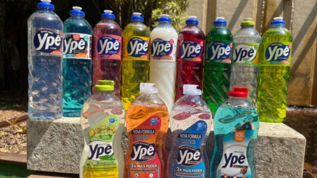 Detergentes de cores diferentes
