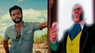 A imagem apresenta uma composição comparativa dividida verticalmente ao meio. No lado esquerdo, vemos uma fotografia do ator brasileiro Wagner Moura em um cenário externo e ensolarado. Ele aparece com cabelos escuros levemente bagunçados e uma barba cheia e bem cuidada, vestindo uma camisa de botões azul-clara de tecido leve. Sua expressão é serena e confiante, enquanto posa diante de uma paisagem que sugere um campo verde sob um céu com nuvens esparsas. Já no lado direito, a imagem exibe uma ilustração em estilo de animação do vilão Sebastian Shaw, conforme visto na série X-Men '97. O personagem é retratado com suas características costeletas largas e escuras que se conectam ao cabelo preso em um rabo de cavalo. Ele veste um traje formal de época, composto por um paletó escuro com detalhes verdes, um colete amarelo vibrante e um lenço azul volumoso no pescoço. Shaw segura uma taça fina de bebida com uma das mãos, mantendo um olhar imponente e autoritário contra um fundo intensamente iluminado que destaca sua silhueta.