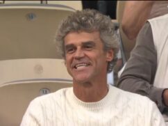 Presença de Guga na quadra central coroa a vitória espetacular de João Fonseca, que repete o feito do mestre em Roland Garros e recoloca o Brasil entre os oito melhores do mundo.