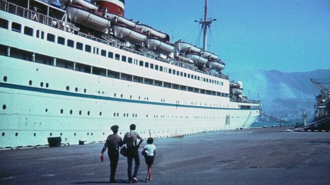 Cruzador Admiral Nakhimov conclui fase final de testes e reacende debate sobre poder naval da Rússia no cenário global (Foto: Андрей Леонов/Wikimedia Commons)