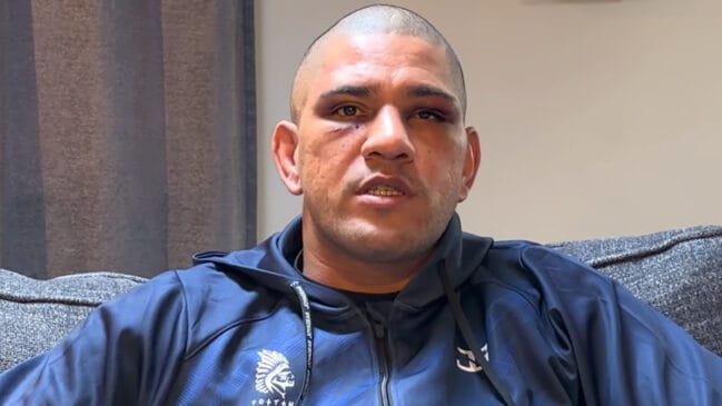 Alex Poatan reclama da arbitragem