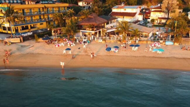 Famosa praia brasileira vive caos com taxa de visitação de até R$ 100 e caso vai parar na Justiça