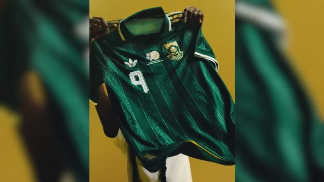 A imagem mostra o uniforme número 2 da África do Sul
