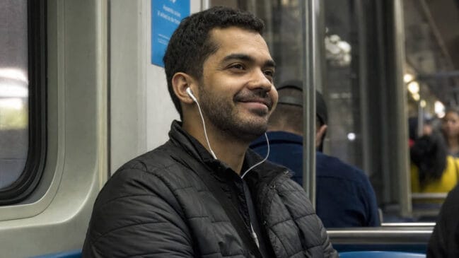 Consumidores redescobrem vantagens que pareciam perdidas na era do Bluetooth, como bateria zero e uso imediato