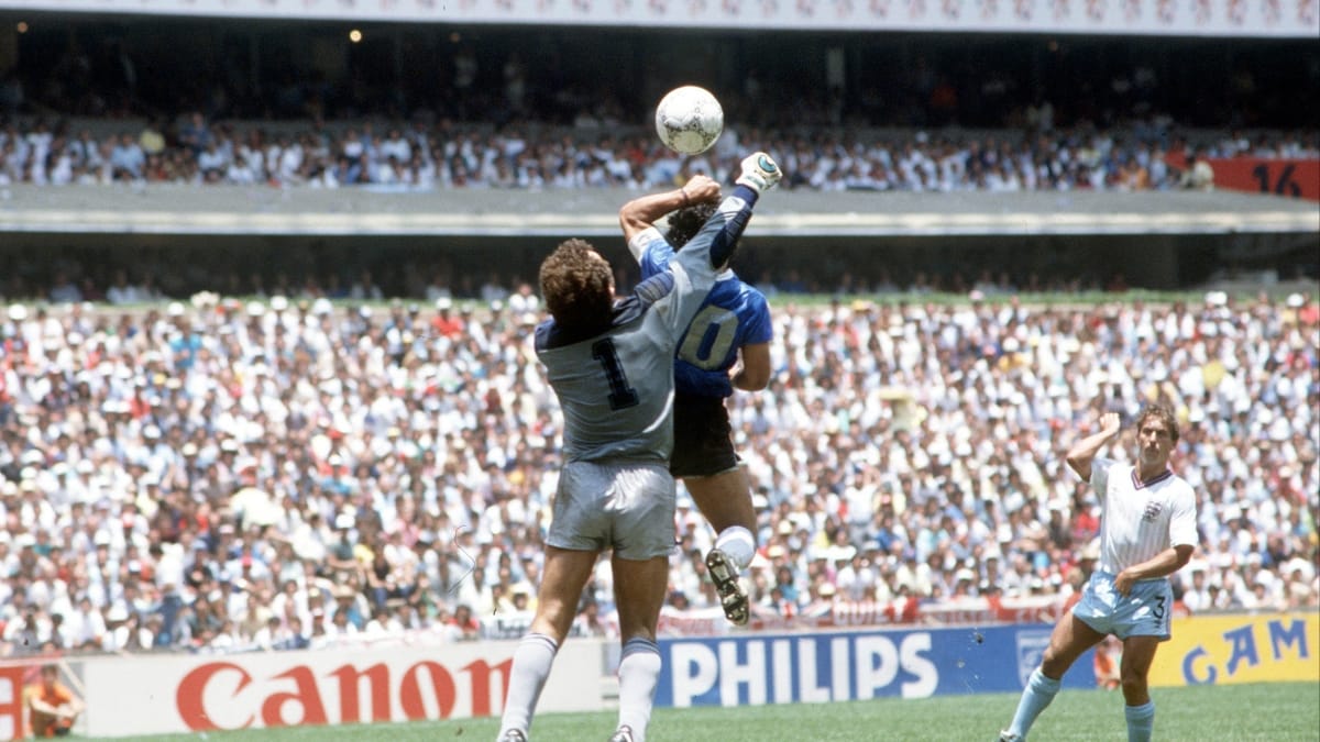 Da Mão de Deus à Mão do Diabo 15 frases históricas que marcaram a Copa do Mundo - Da _Mão de Deus_ à _Mão do Diabo__ 15 frases históricas que marcaram a Copa do Mundo