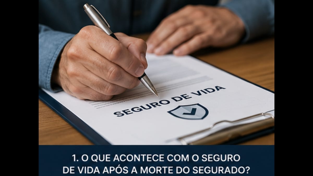 Pessoa assinando documentos relacionados a um seguro de vida sobre uma mesa de escritório.