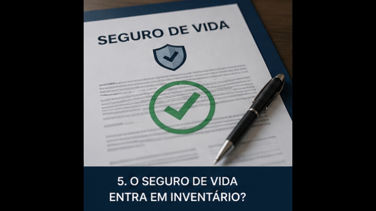 Documento de seguro de vida com símbolo de aprovação e caneta sobre uma mesa.