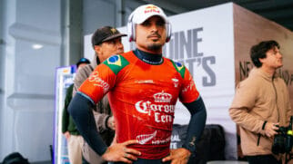 Líder do ranking, Italo Ferreira sofre corte profundo no joelho e pode ficar fora de El Salvador