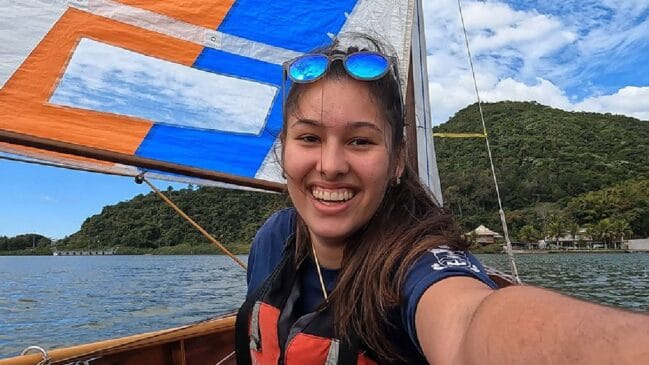 Novo barco nasce como homenagem aa amigo que faleceu no acidente e revela uma jornada marcada por superação, memória e paixão pela vela (Foto: Maria Beatriz/Arquivo Pessoal)