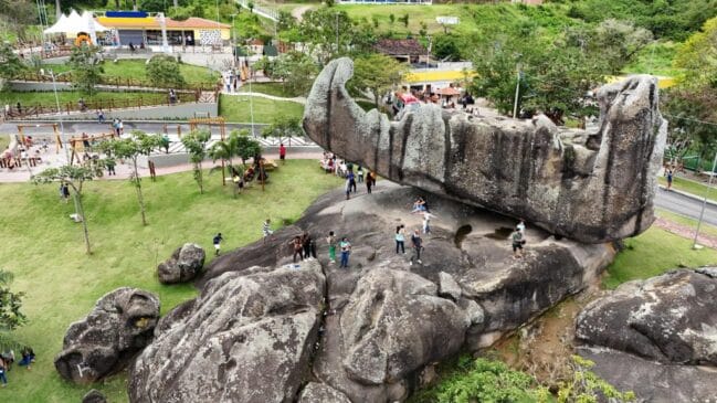 Escavações na década de 1970 revelaram urnas mortuárias e objetos antigos enterrados no local. /Reprodução