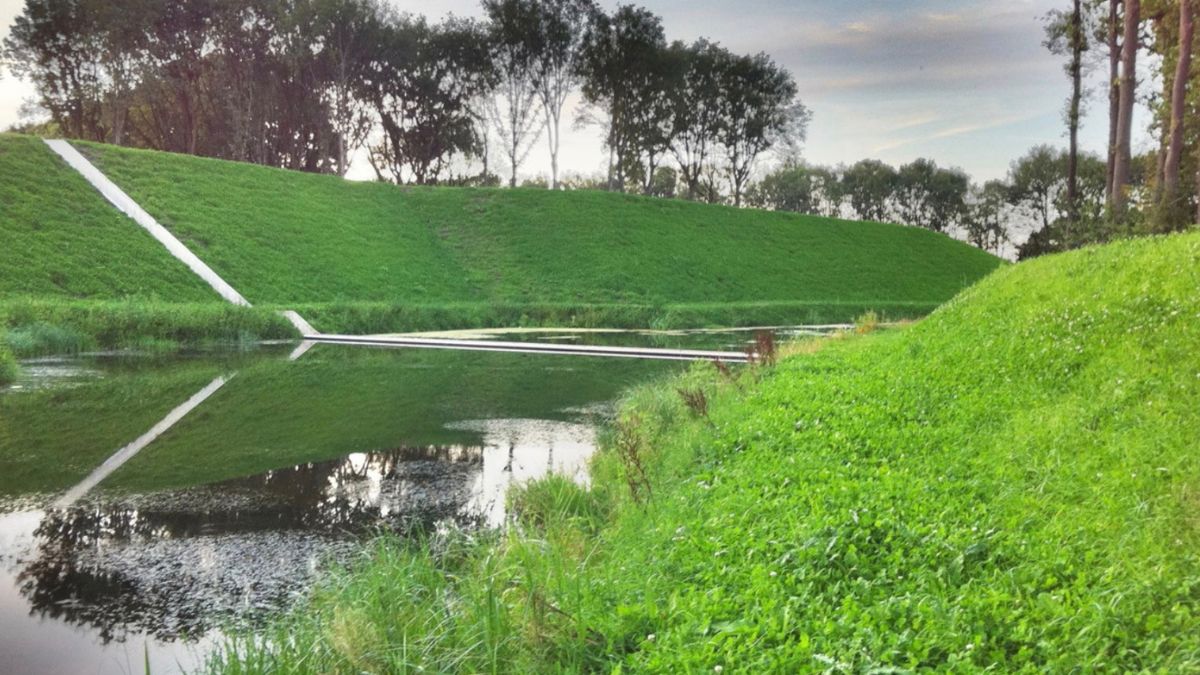 Ponte que divide as águas como Moisés impressiona turistas e parece desaparecer na água - Ponte que _divide as águas_ como Moisés impressiona turistas e parece desaparecer na água