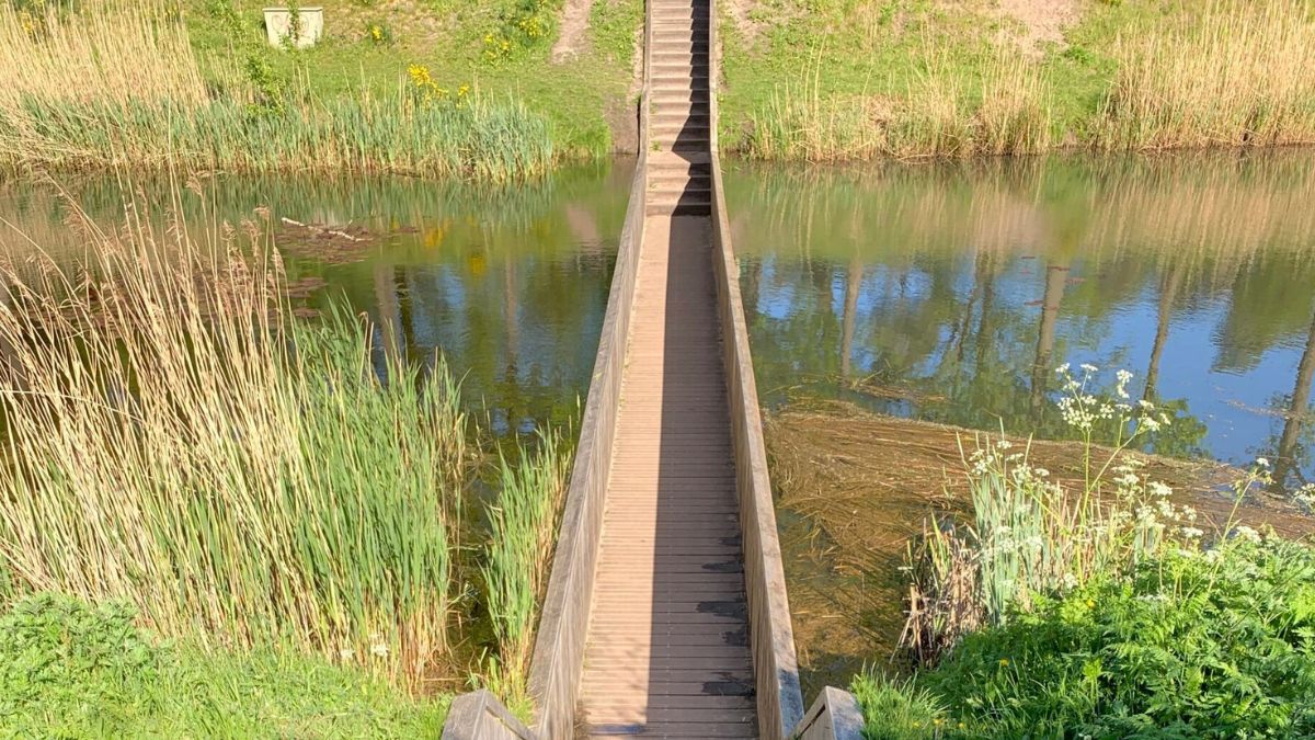 Ponte que divide as águas como Moisés impressiona turistas e parece desaparecer na água - Ponte que _divide as águas_ como Moisés impressiona turistas e parece desaparecer na água
