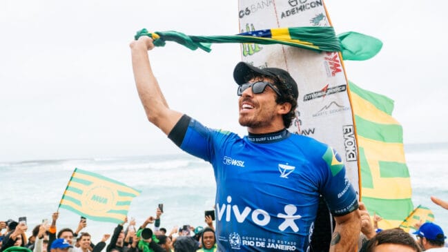 WSL: Yago Dora recebe o maior prêmio em dinheiro da história da etapa de Saquarema
