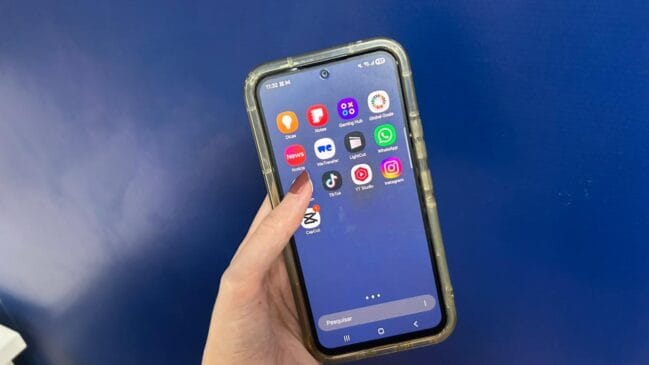 Para instalar no smartphone, basta abrir a Google Play Store (Android) ou a App Store (iPhone), pesquisar por “Telegram” e clicar no botão de instalação