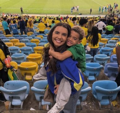 Ela acompanhou de perto a evolução profissional do atleta, desde o início no futebol europeu. /Redes sociais