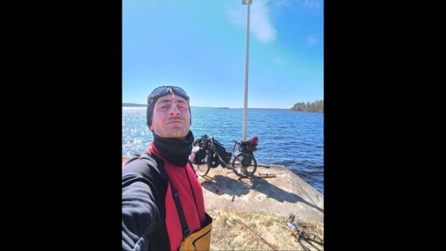 Italiano viajando o mundo de bicicleta
