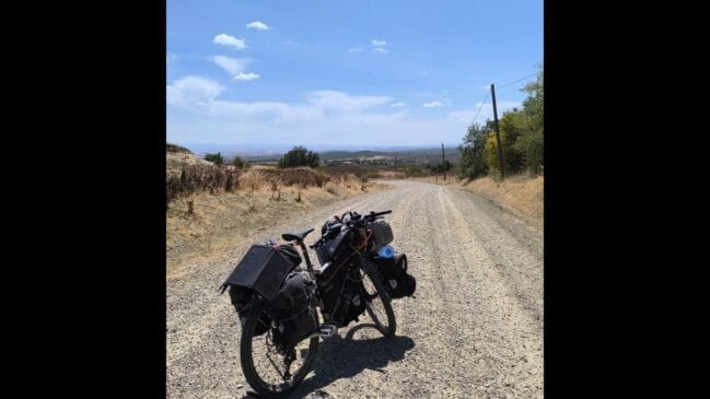 Italiano viajando o mundo de bicicleta