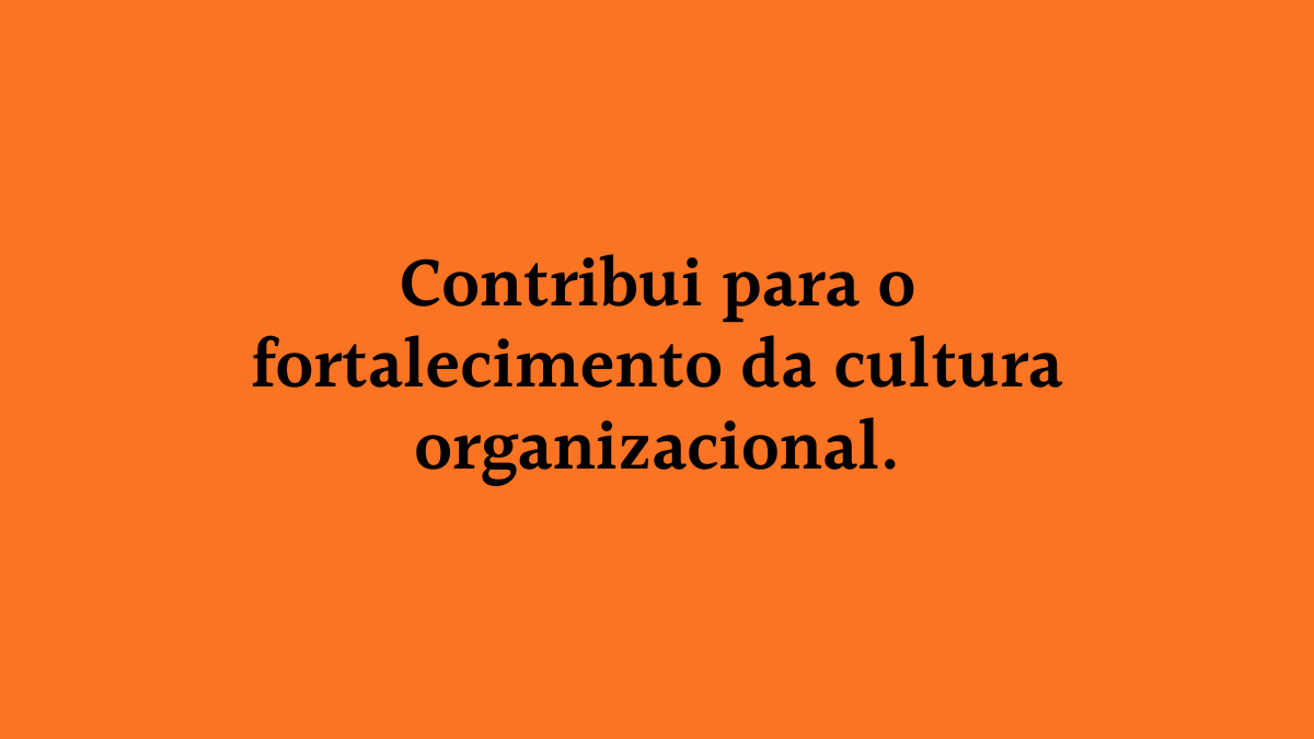 Card com fundo totalmente laranja contendo o texto centralizado Contribui para o fortalecimento da cultura organizacional em letras pretas