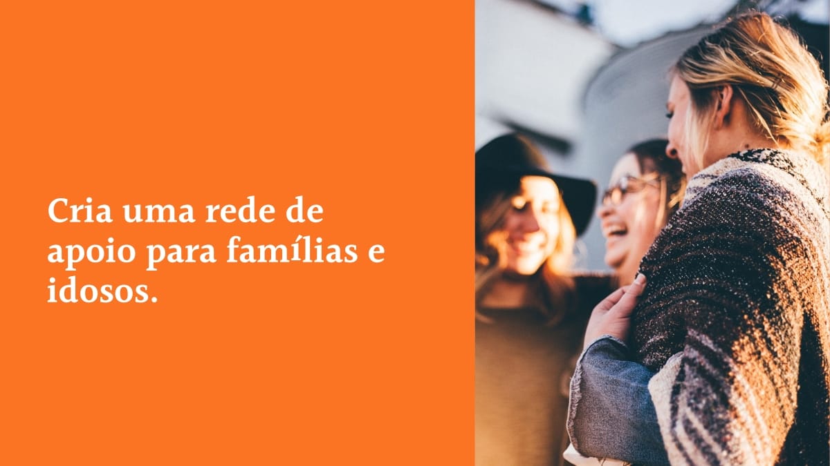 Frase cria uma rede de apoio para famílias e idosos em fundo laranja ao lado de três mulheres sorrindo juntas ao ar livre.