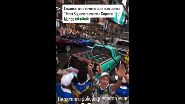 Brasileiros com a famosa saveiro na Times Square