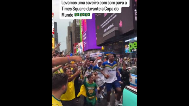Brasileiros com a famosa saveiro na Times Square