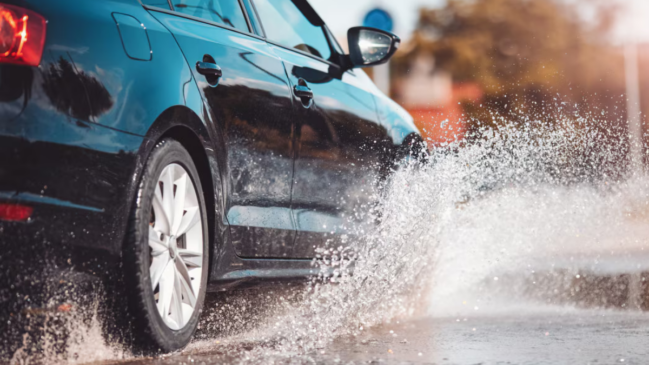As dicas essenciais para dirigir na chuva com segurança